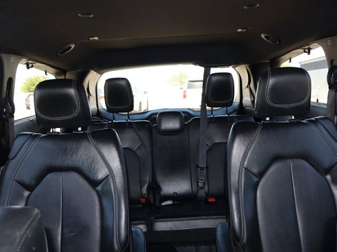 Used 2020 Chrysler Pacifica Touring-L Plus FWD image 8