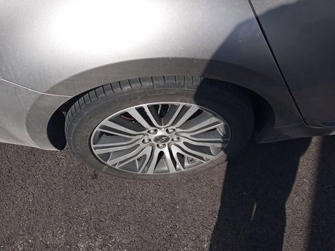 Used 2014 Kia Cadenza Premium image 10