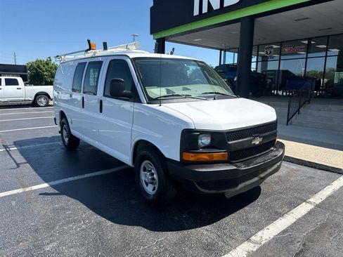 Used 2011 Chevrolet Express 2500 RWD image 2