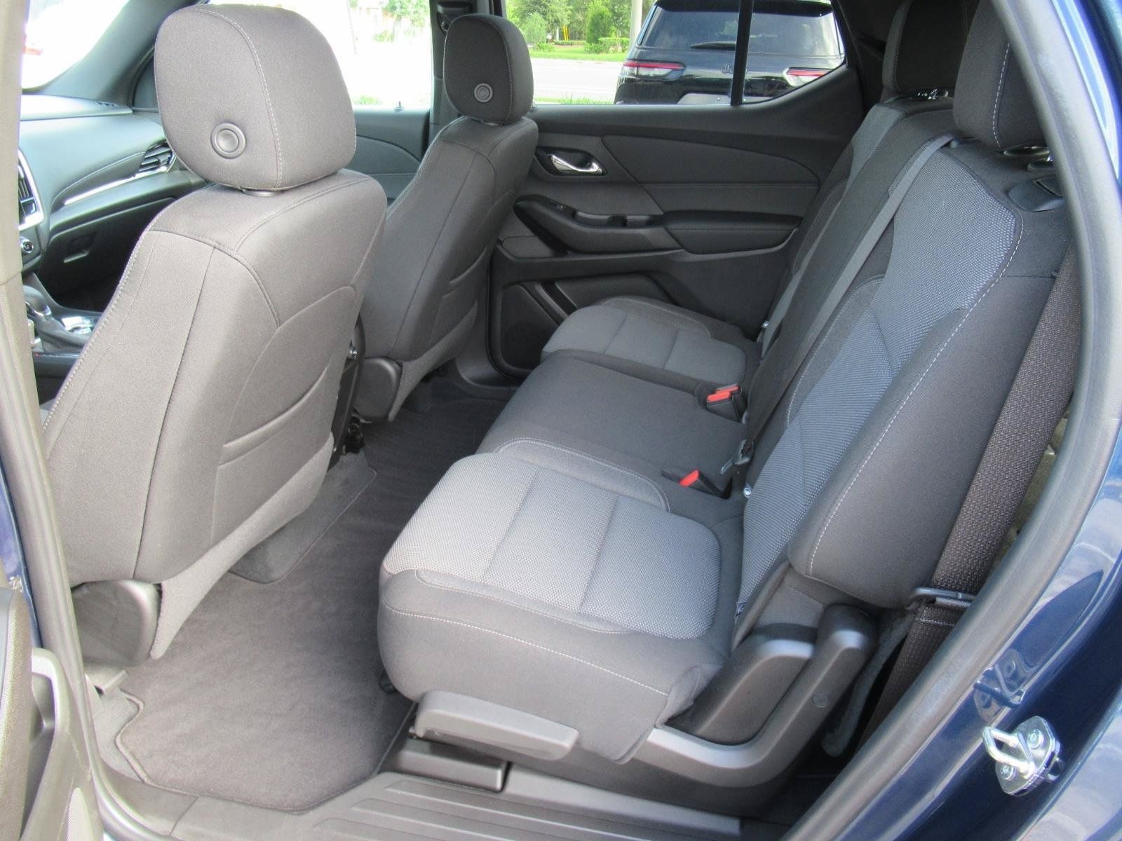 Used 2022 Chevrolet Traverse LT FWD image 34