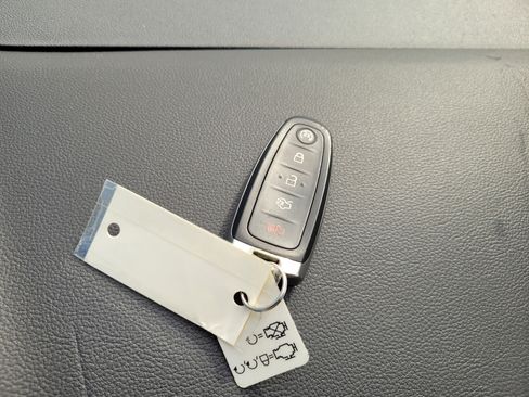 Used 2019 Ford Escape SE FWD image 11