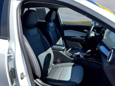 Used 2025 Chevrolet Trax LT w/ LT Convenience Package image 21