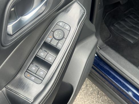 Used 2025 Nissan Rogue SV AWD/4WD image 12