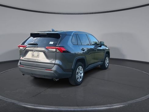 Used 2022 Toyota RAV4 LE FWD image 8