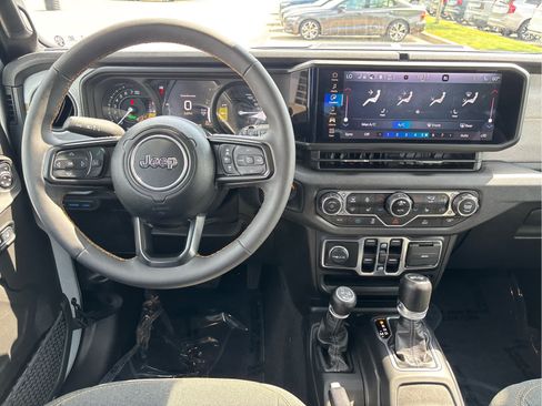Used 2024 Jeep Wrangler Unlimited w/ Convenience Group AWD/4WD image 18