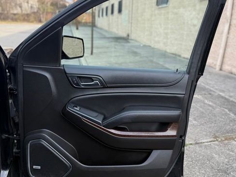 Used 2017 GMC Yukon SLT image 31