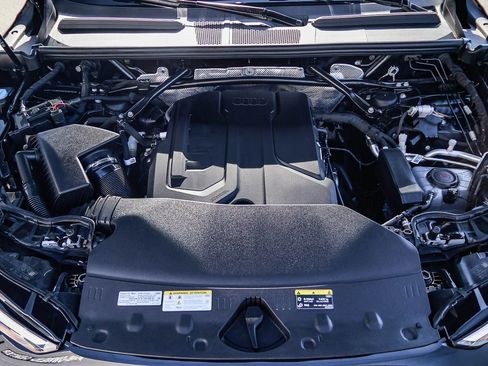 Used 2025 Audi Q5 Premium w/ Convenience Package image 29