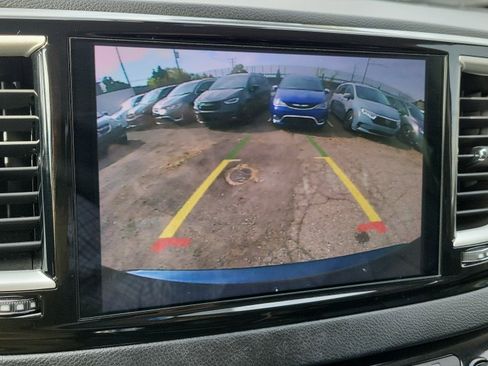 Used 2022 Chrysler Pacifica Touring-L image 33