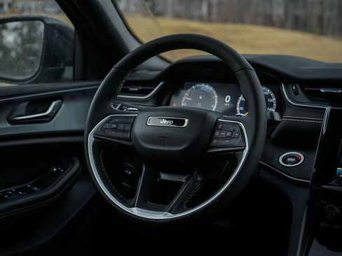 New 2025 Jeep Grand Cherokee L Altitude AWD/4WD image 17