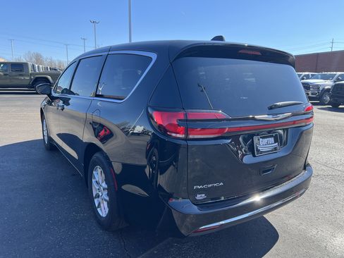 New 2026 Chrysler Pacifica Select FWD image 8