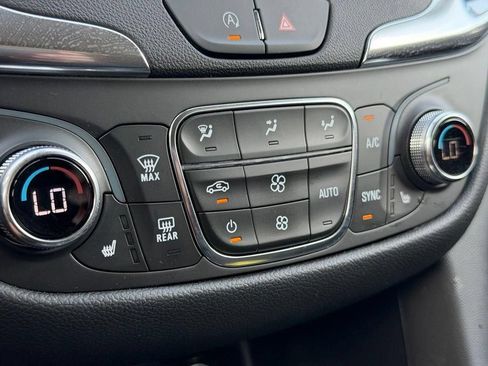 Used 2024 Chevrolet Equinox LT AWD/4WD image 19
