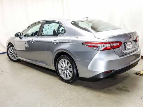Used 2020 Toyota Camry LE w/ Convenience Package FWD image 5