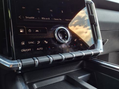 Used 2024 GMC Acadia Elevation image 11