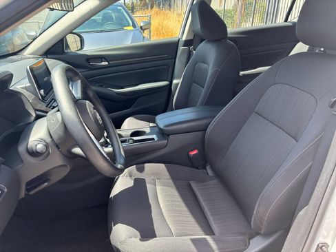Used 2025 Nissan Altima 2.5 SV FWD image 26