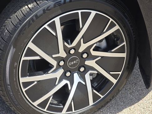 Used 2025 Jeep Wagoneer S Limited image 21