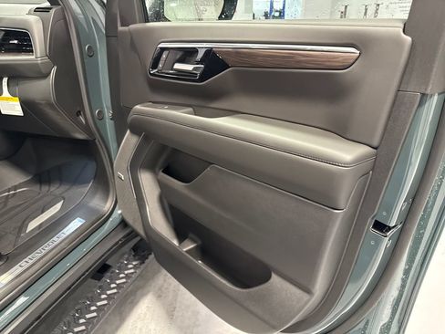 New 2026 Chevrolet Tahoe Z71 w/ Comfort Package AWD/4WD image 38