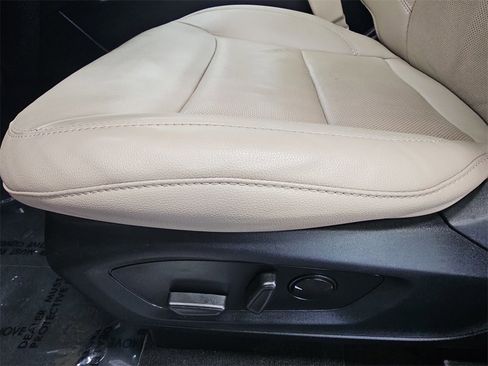 Used 2022 Ford Explorer Limited image 28