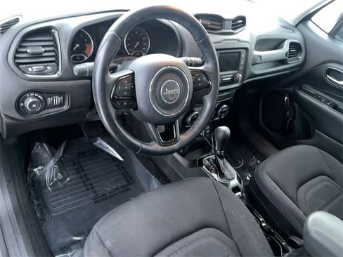 Used 2016 Jeep Renegade Latitude image 11