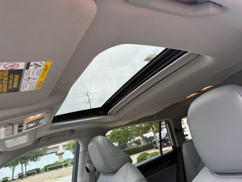 Used 2023 Toyota Highlander Limited FWD image 30