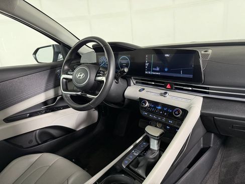 Used 2025 Hyundai Elantra Limited FWD image 28