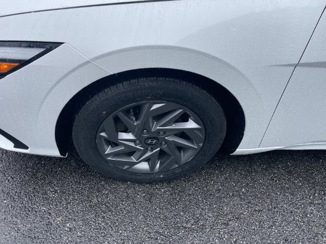 Used 2024 Hyundai Elantra SEL FWD image 13