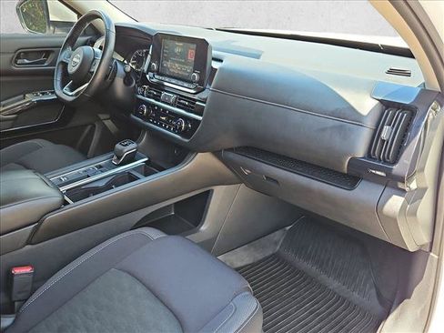 Used 2024 Nissan Pathfinder SV FWD image 22