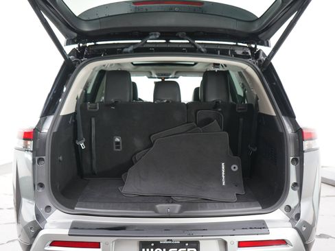 Used 2023 Nissan Pathfinder SL w/ SL Premium Package AWD/4WD image 18