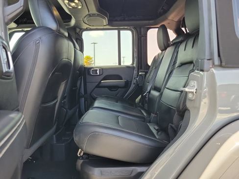 Used 2022 Jeep Wrangler Unlimited Sahara AWD/4WD image 10
