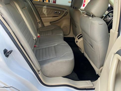 Used 2014 Ford Taurus SE image 11
