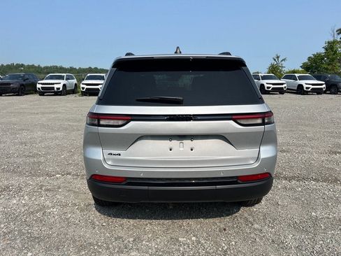 New 2025 Jeep Grand Cherokee Altitude image 4