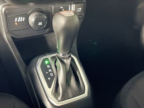 Used 2019 Jeep Renegade Sport w/ Sport Appearance Group AWD/4WD image 17