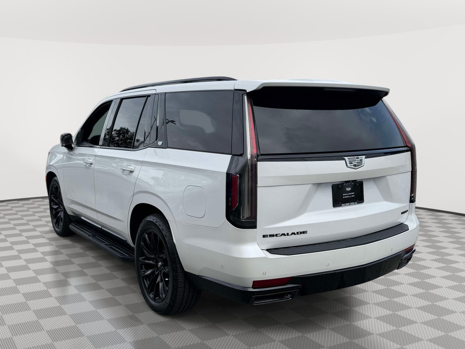 Used 2023 Cadillac Escalade Sport Platinum w/ LPO, ONYX Package AWD/4WD image 4