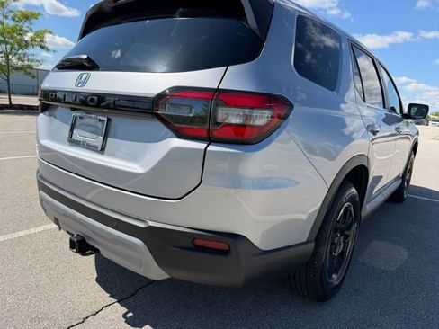 Certified 2025 Honda Pilot EX-L image 9