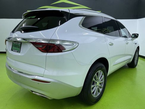 Used 2023 Buick Enclave Essence image 10