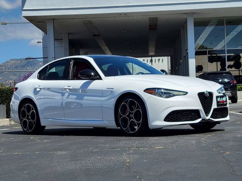 Used 2022 Alfa Romeo Giulia Veloce RWD image 32