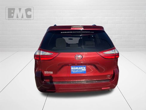 Used 2015 Toyota Sienna LE image 5