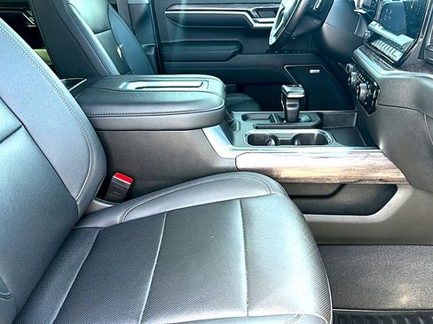 Used 2022 Chevrolet Silverado 1500 LTZ w/ LTZ Premium Package image 22