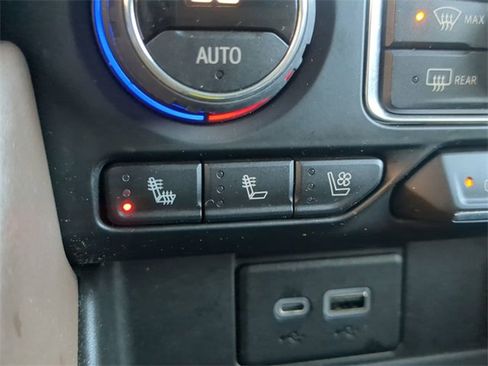 Used 2022 Chevrolet Suburban High Country image 23