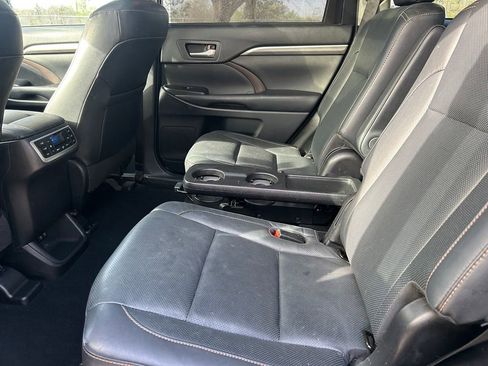 Used 2019 Toyota Highlander Limited Platinum AWD/4WD image 18