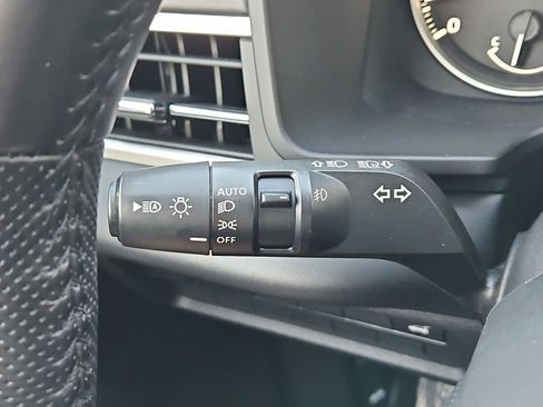 Used 2022 Mitsubishi Outlander SE image 27