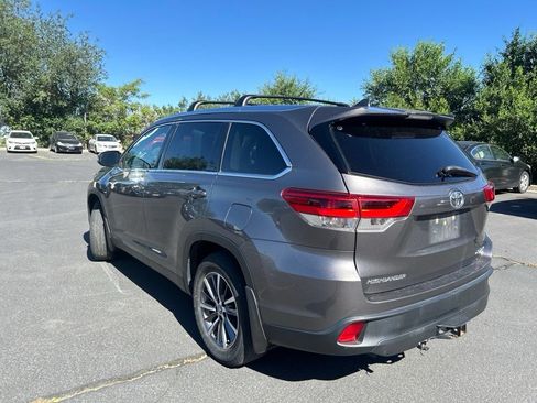Used 2019 Toyota Highlander XLE AWD/4WD image 13