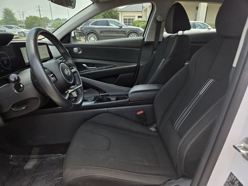 Used 2024 Hyundai Elantra SEL w/ Convenience Package FWD image 16