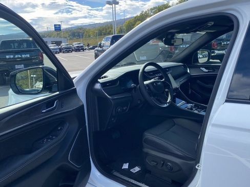 New 2025 Jeep Grand Cherokee L Overland w/ Trailer Tow Package image 14