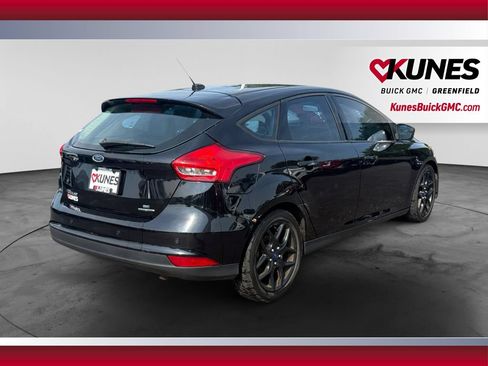 Used 2016 Ford Focus SE w/ Equipment Group 201A FWD image 9
