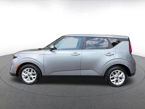 Used 2025 Kia Soul LX w/ LX Technology Package FWD image 8