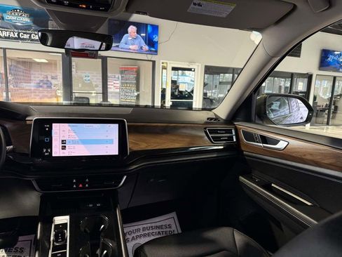 Used 2025 Volkswagen Atlas SE image 49