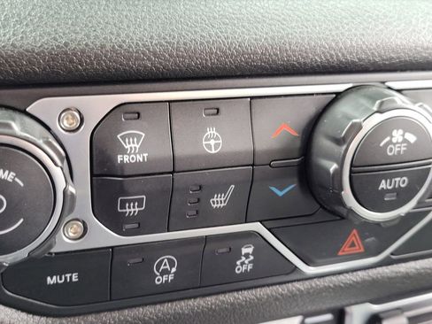 Used 2025 Jeep Wrangler Unlimited Sport AWD/4WD image 12