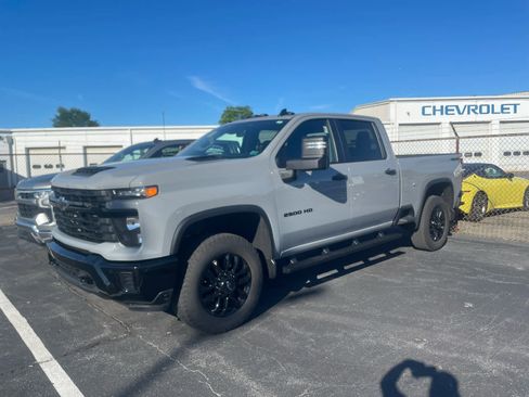 Used 2025 Chevrolet Silverado 2500 Custom w/ Custom Value Package AWD/4WD image 1