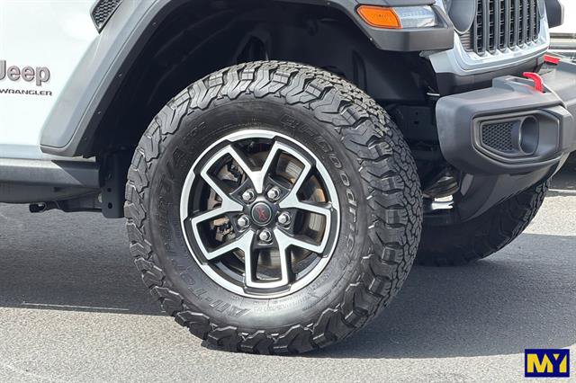 Used 2025 Jeep Wrangler Unlimited Rubicon w/ Convenience Group AWD/4WD image 33