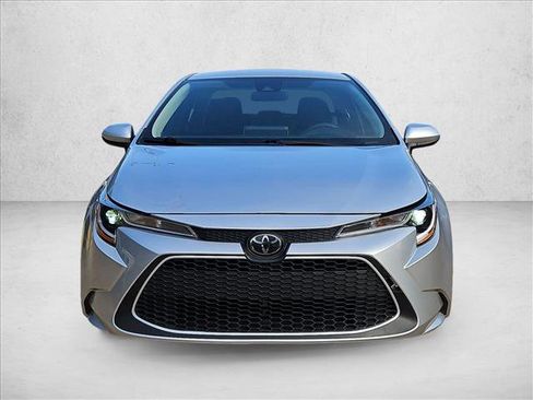 Used 2021 Toyota Corolla LE image 2